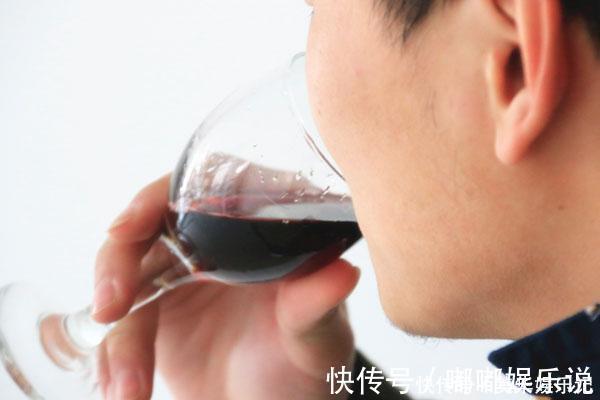 红血丝|肝病会上脸，肝不好的人，脸上通常会有明显的标志，可对照自查