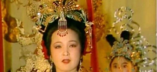 贾元春#《红楼梦》贾元春封贵妃的时候,很多人觉得很奇怪,为什么!