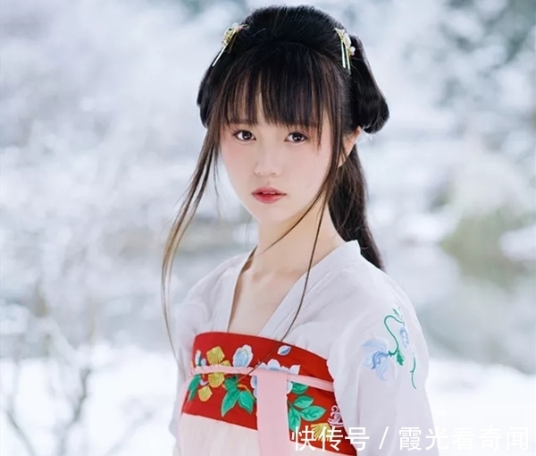 太监#穿书文:她穿成了个假太监,自带穿书系统,还要帮男二登上皇位