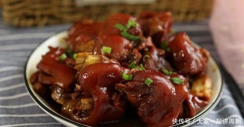 入味|炖猪蹄怎样能上色,只要加了这“三样”,猪蹄红润脱骨,软烂入味