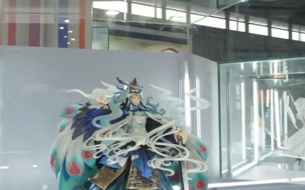 土豪们|孩子损坏手办，家长扔下200，受害者做法亮了，看熊孩子哭放心了