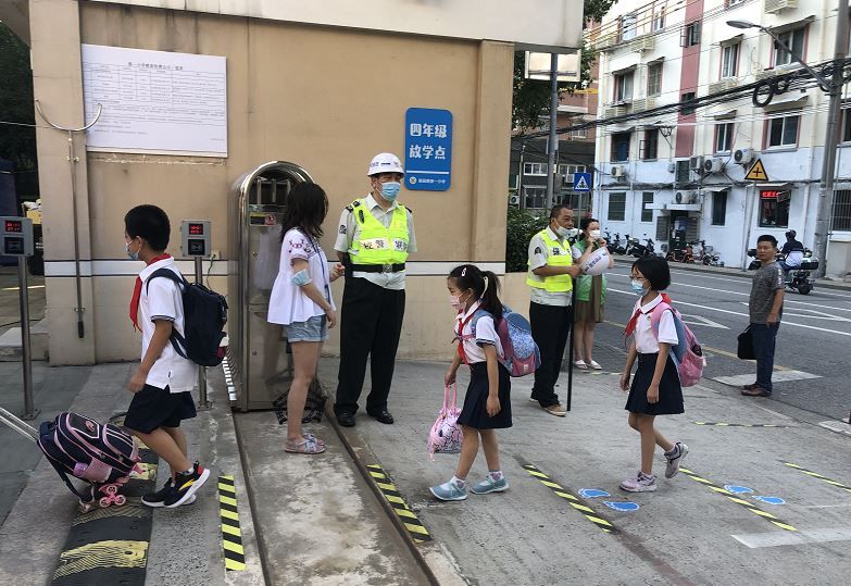 中国福利会托儿所|高温下中小学开学首日：“双减”来了，加油！迎接一个崭新的开始！