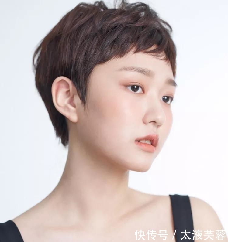 卷发 近年大热的发型要怎么剪?这些人气短发能给你灵感!