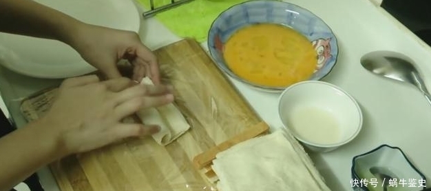 简单|早餐还是豆浆油条包子?教你一招做香肠卷,简单快捷又好吃!