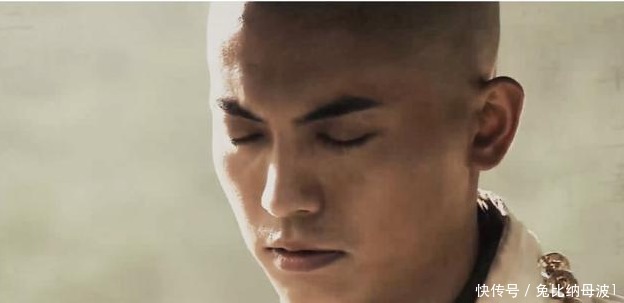 朱元璋进庙烧香,问方丈皇帝要跪拜吗方丈回答10字保住命!