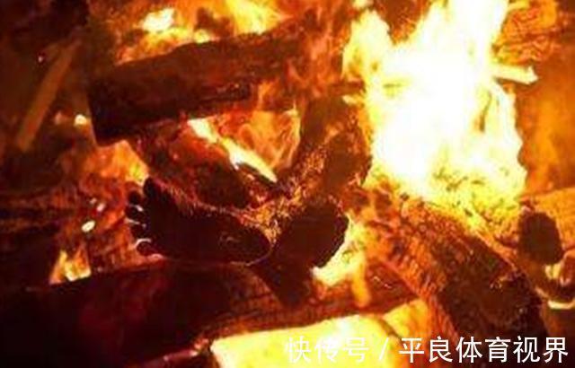 工整$火葬場門口一對聯,堪稱絕對,上聯:進去一個又一個