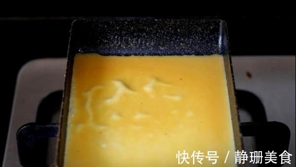 做点玉子烧当早餐,1瓶牛奶3个蛋,放点芝士还能拉丝