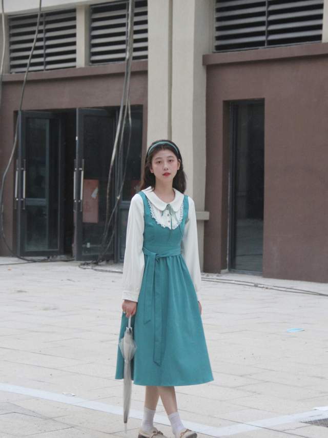 上衣|早秋穿这些就够了!牛仔背带裙+红色条纹上衣,实用又百搭