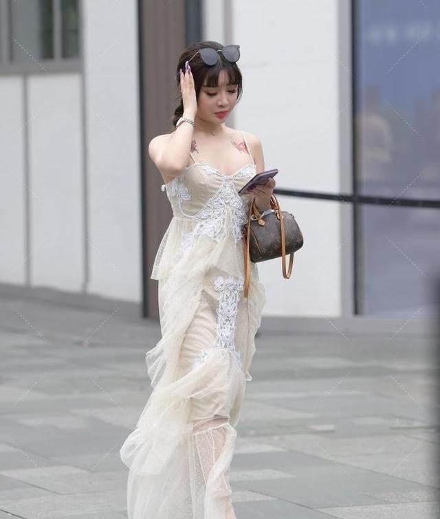 高跟鞋 多层网纱长裙,与厚底高跟鞋搭配,性感甜美,妥妥的小仙女!