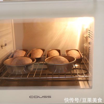 不可错过的下酒菜黑全麦热狗面包坯,过瘾