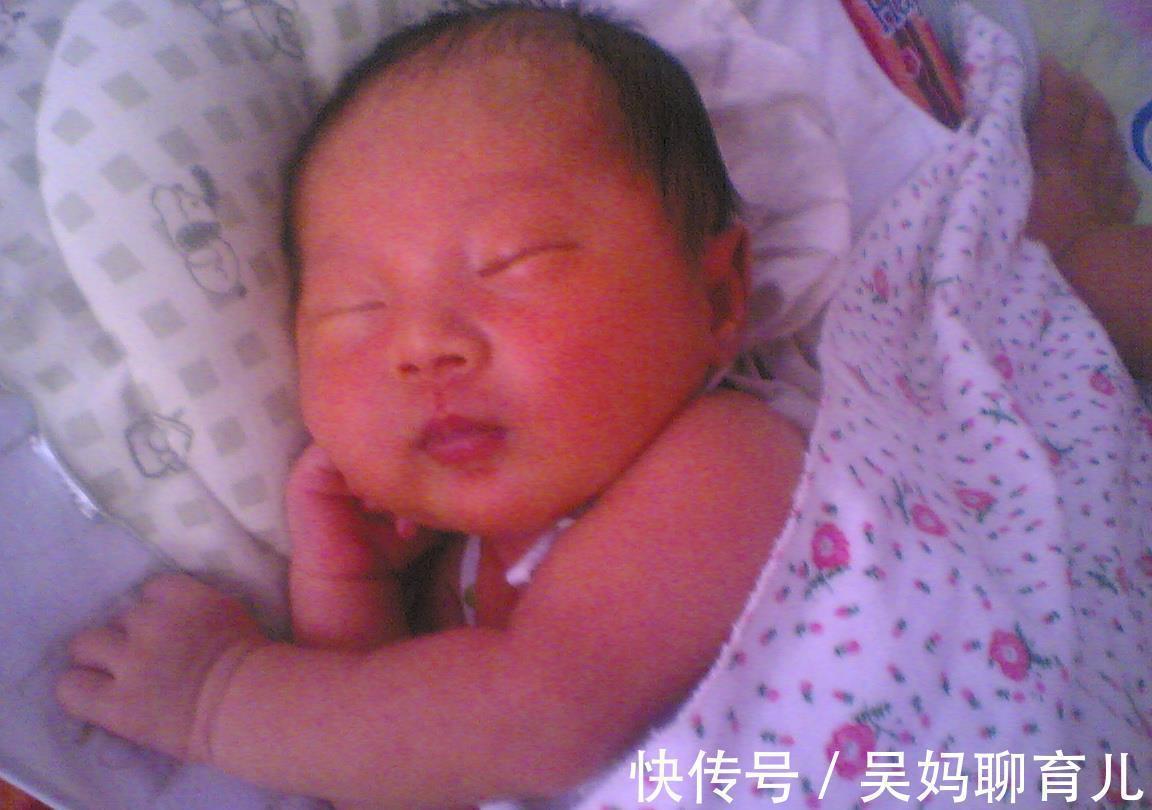 李女士|婴幼儿3种睡姿会让头型变丑，老一辈很多都这么做，简直毁娃颜值