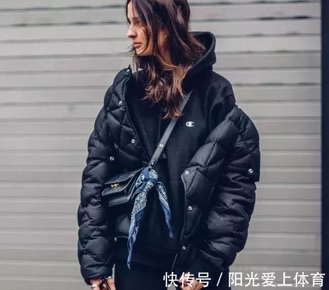 单品 羽绒服里边搭什么记住“4个法则”,想不时尚都难!