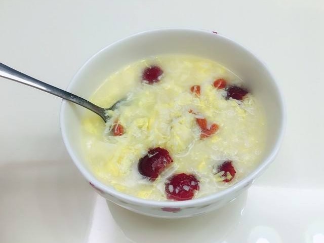 酒酿|都说女人比男人老的快,常吃3种抗衰老食物,让你皮肤光泽还细腻