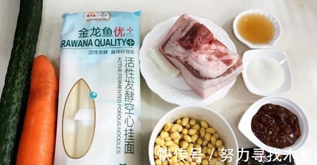 想吃炸酱面自己在家做,成本低,干净卫生还实惠!