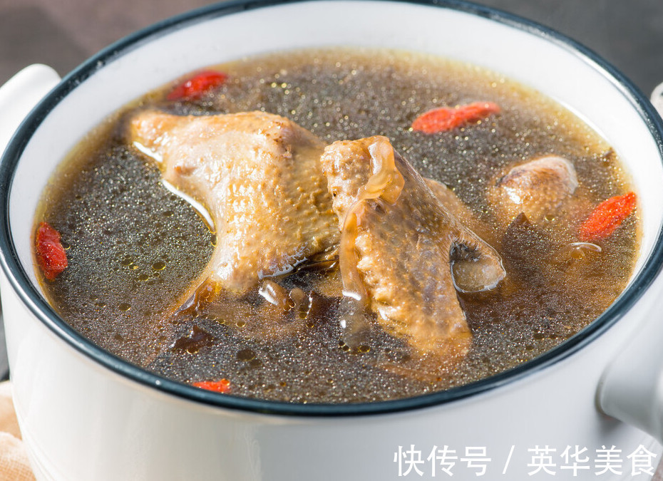 炖鸡汤|一鸽胜九鸡，炖鸽子汤需要焯水吗教你正确做法，肉嫩汤鲜营养高