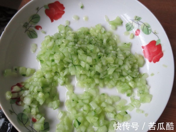 用此物包饺子还是头一次见，不吃此馅就太亏了，一顿两盘都不嫌多