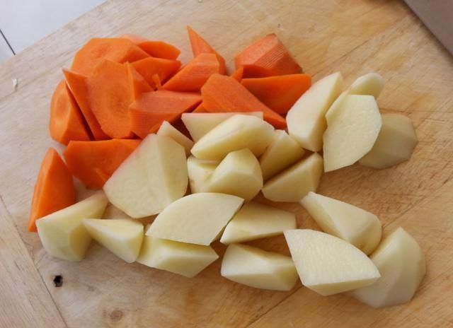 这才是土豆最过瘾的吃法,鲜香美味一口一个真好吃,做法还简单