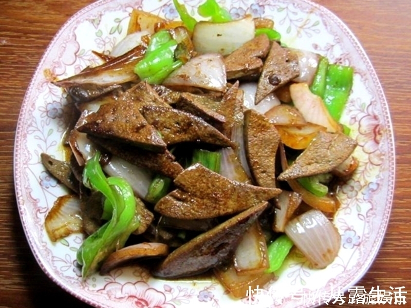 冷藏|洋葱炒猪肝时,记得多加一个步骤,猪肝嫩滑爽口更好吃