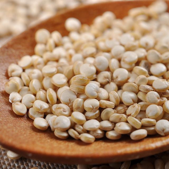 女人不想老,想皮肤白净有弹性,就常吃这几种不起眼的食物