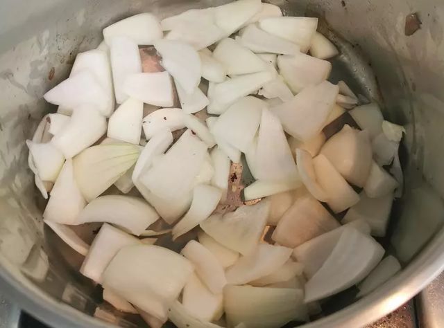 放假在家吃什么?大叔教你红烧牛肉,浓郁入味,口感鲜香,超简单