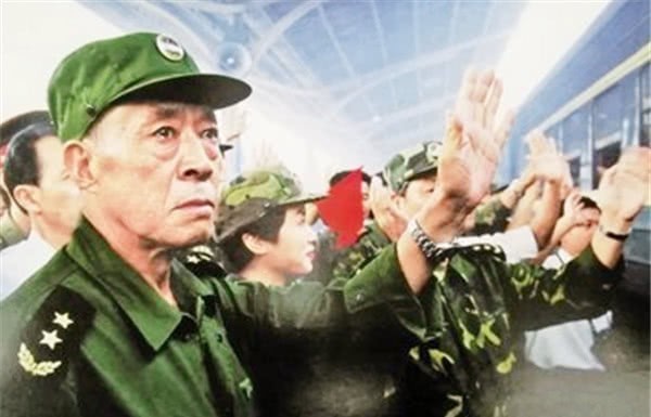 抗洪|22年前,在98抗洪中创造“千年一堵”的董万瑞,现状如何?