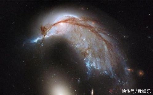 神奇!宇宙中有着一个巨大的车轮，还有海豚!