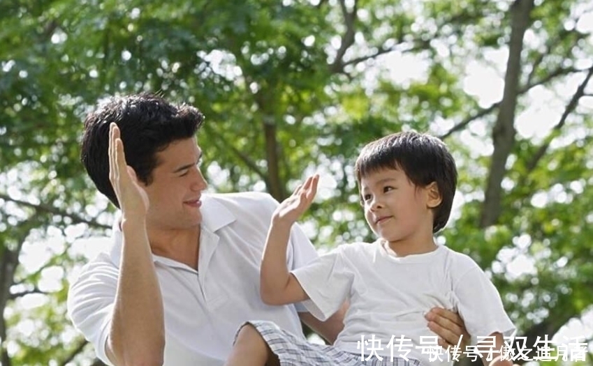 小女孩|7岁小女孩借给同学1元钱,过了一年还没还,妈妈的做法引人深思