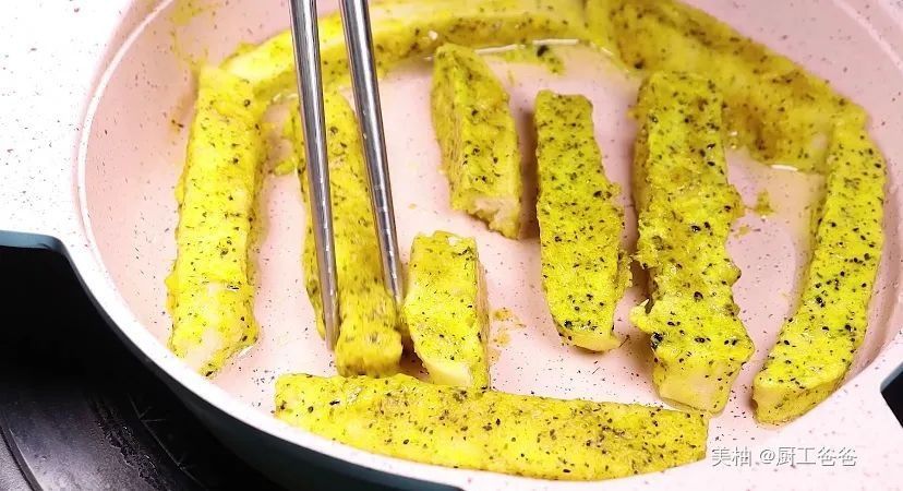 馒头|馒头最好吃的做法,补钙又补铁,比薯条还好吃,一锅不够宝宝吃