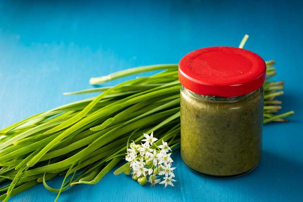 腌韭花酱，只放盐还不够，多放1样水果，更香更浓郁，存放时间久