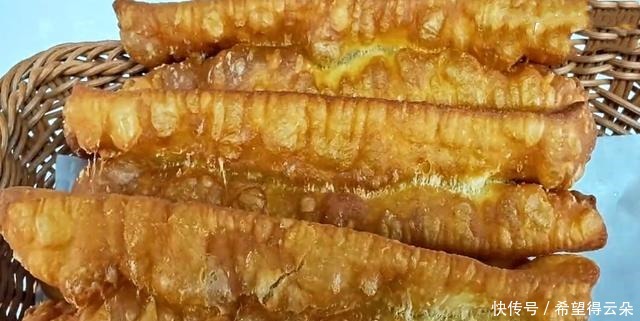 春天,教你在家炸油条,不放任何添加,蓬松酥脆,再也不用出去买!