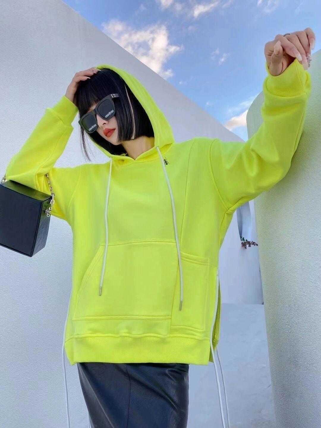 二分裤|休闲舒适的卫衣这样搭,时尚感加满,气场扑面而来