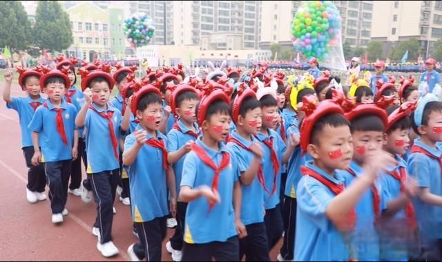 彩旗队|内黄县第二实验中学小学部举行“美好的时代、向上的青春”第七届体育节