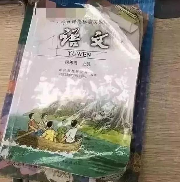 橡皮擦|妈妈帮儿子整理书包,却翻出一堆“奇怪”的文具,网友:同款孩子