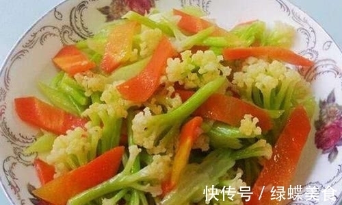 调料|炒菜花时，要焯水还是要过油？很多人做错，难怪不香没味道还发黑