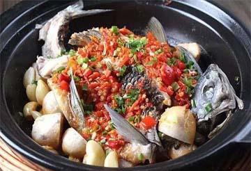 美食推荐:铡椒生焖鱼、巧手什锦拌鸡胗、干炒水晶虾仁制作方法