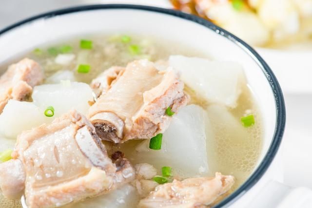 秋天|秋天干燥，多给家人喝这碗汤，清新爽口不油腻，营养十足更全面