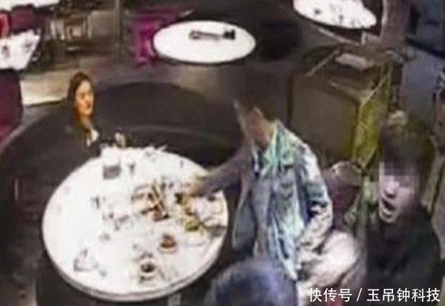 海底|男子去吃海底捞,被一群人疯狂殴打,网友:是我我也打你