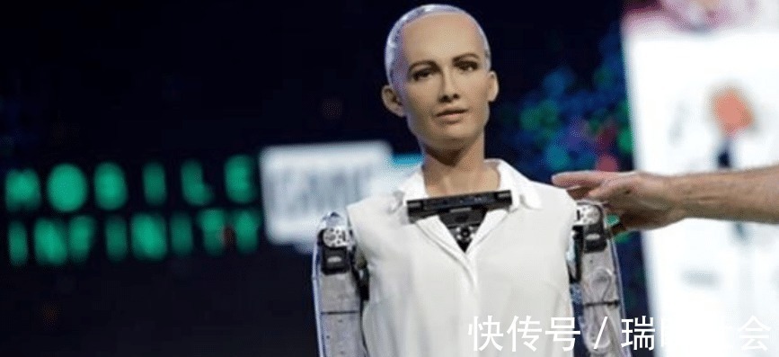 文学作品|当年,扬言要摧毁人类机器人索菲亚,今现状如何已获得公民身份
