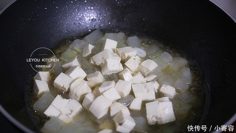 冬瓜|冬瓜和豆腐一起烩,成本不到5块钱,减肥时多吃,大肚腩越来越小