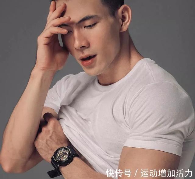 腹肌|越南小伙练出6块腹肌,还成了健身男模,果然肌肉才是最好的外衣