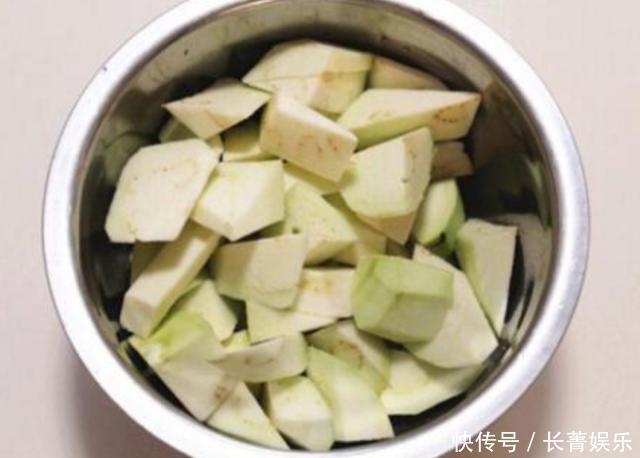 清炒茄子|炒茄子时，先放茄子，还是先放油大厨教你正确做法，清爽不油腻