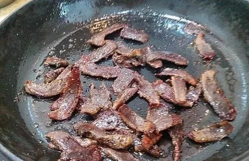 土豆和它一起炒,吃着比肉香,家人都爱吃,太解馋了