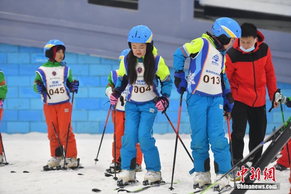 小朋友|“春城”昆明小朋友体验冰雪运动