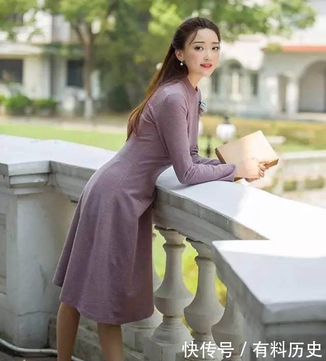 一条裸紫色的连衣裙,美女简直不要太性感!