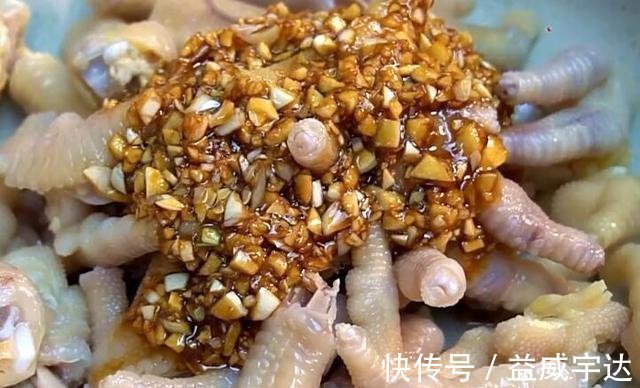 开胃|鸡爪这样秘制最好吃,不腌不炒也不炸,香辣开胃又下饭,超简单