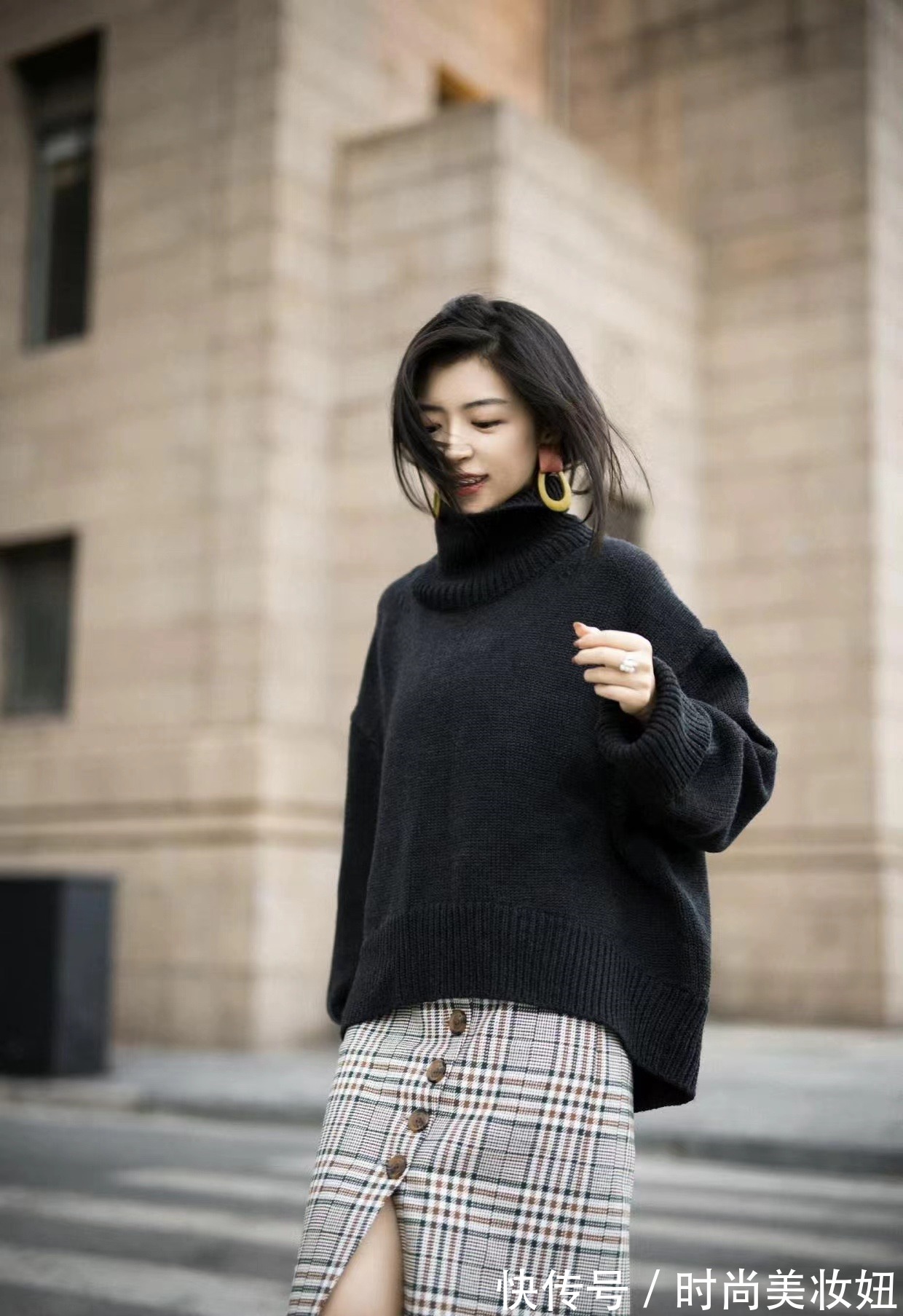 阔腿裤|毛衣别配阔腿裤了,配半身裙更显女人味,普通人也能穿得惊艳