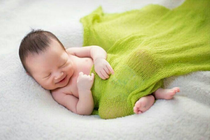 乳房|喂母乳到底有多疼？宝妈用手臂做了实验，网友：心疼妈妈们