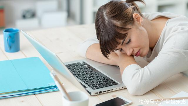 为什么半夜3、4点总是自然醒,中医直言身体这2处“堵”住了