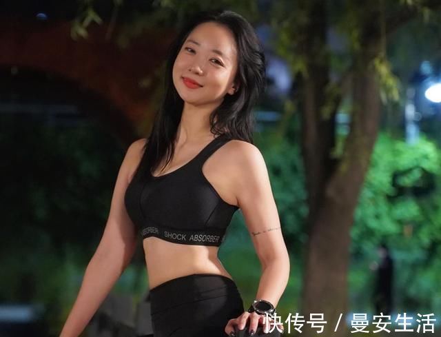李艾希|姑娘爱跑步,身材很苗条,跟着跑友练力量,身材更好了