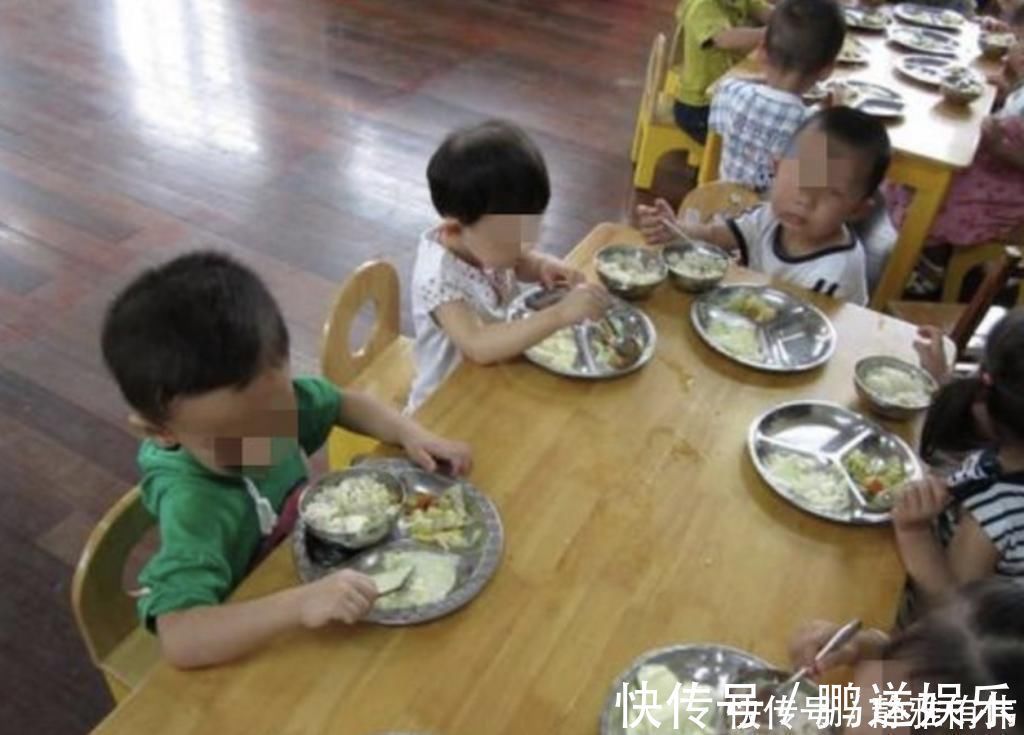 孩子|孩子在幼儿园饭量增大,看到老师拍的午餐照后,妈妈备受打击